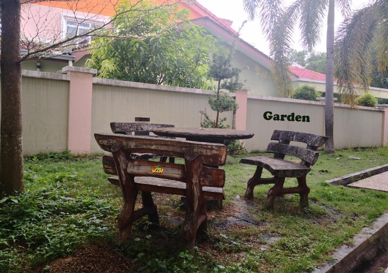 H2H - Cy Botani Vacation House Ipoh Exteriör bild