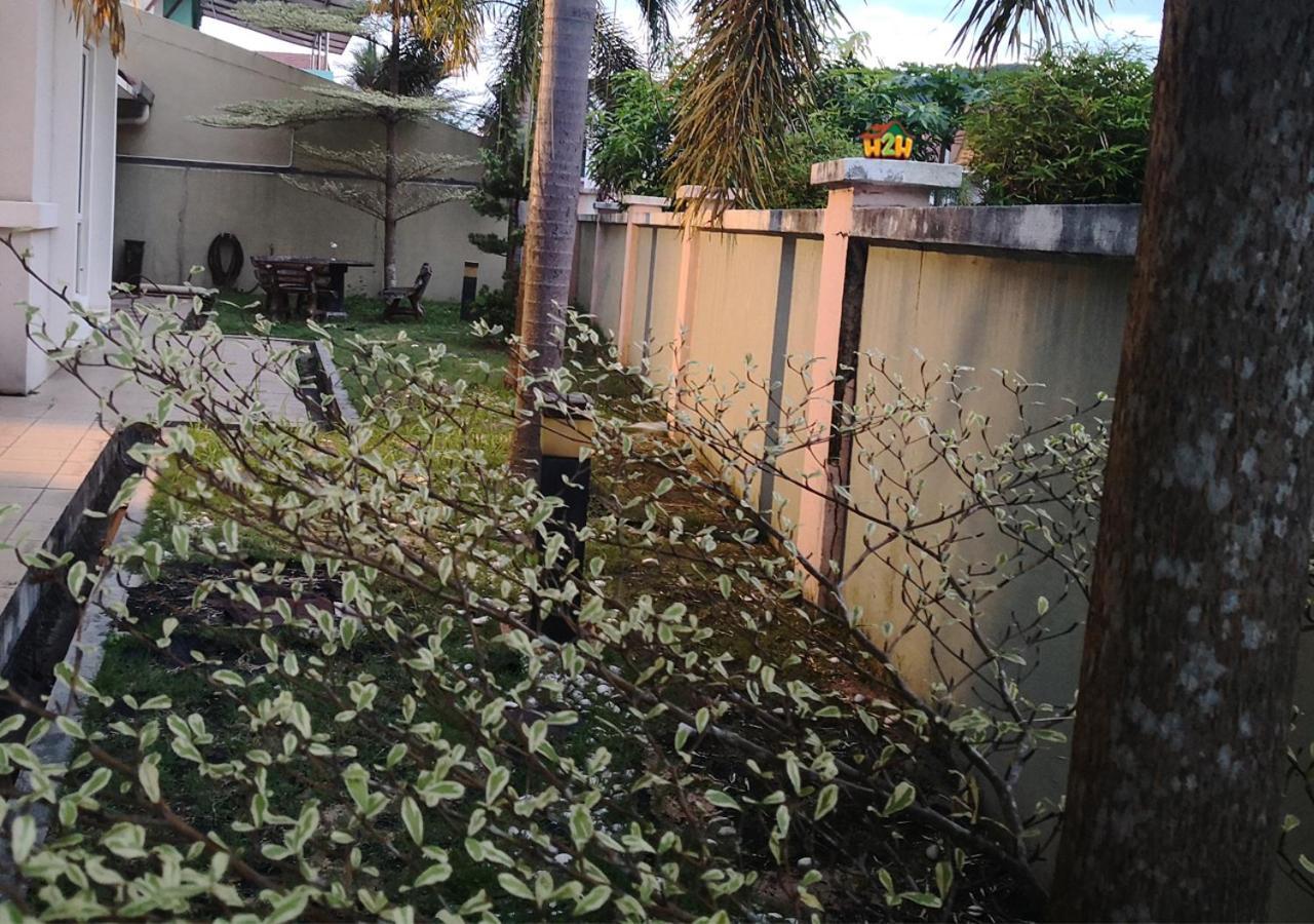 H2H - Cy Botani Vacation House Ipoh Exteriör bild